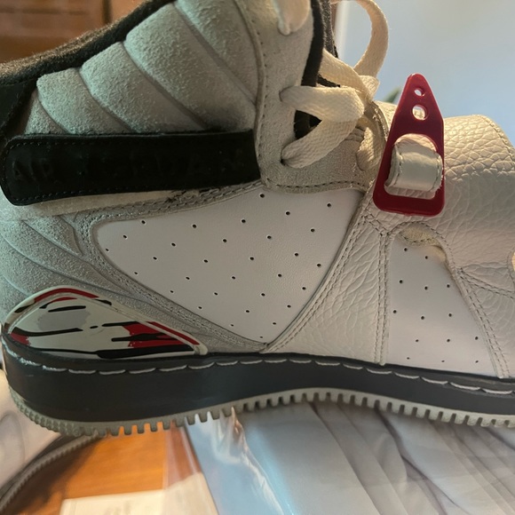 Vintage “Bugs Bunny “ 2009 Nike air Jordan fusion size 8. Black white and red. - Picture 4 of 8